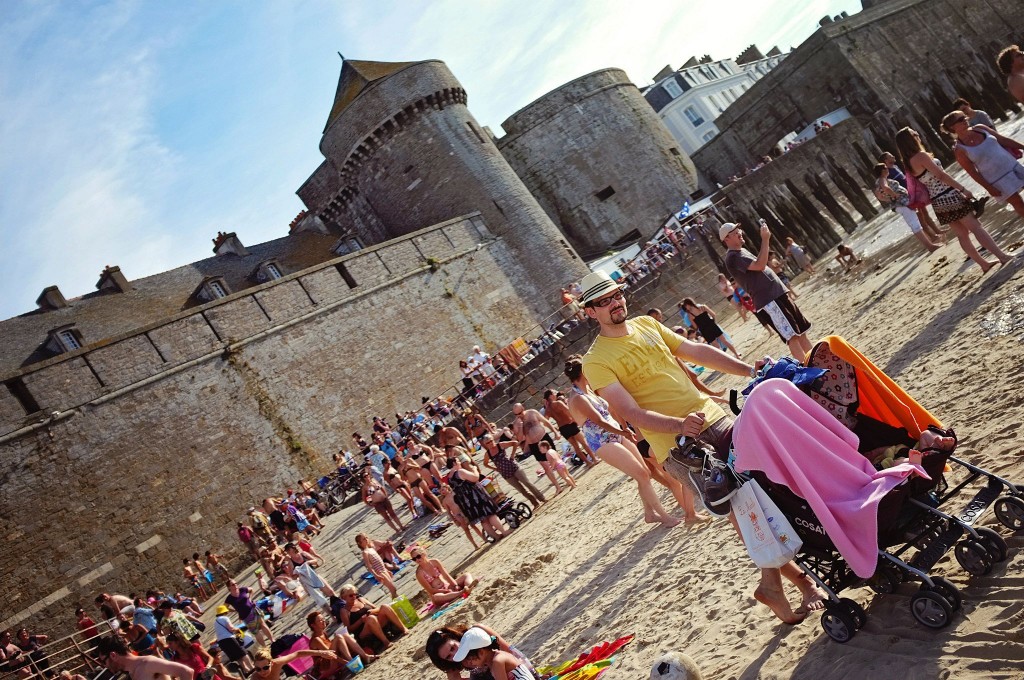 Cosatto sur la plage de Saint Malo Cosatto sur la plage de Saint Malo