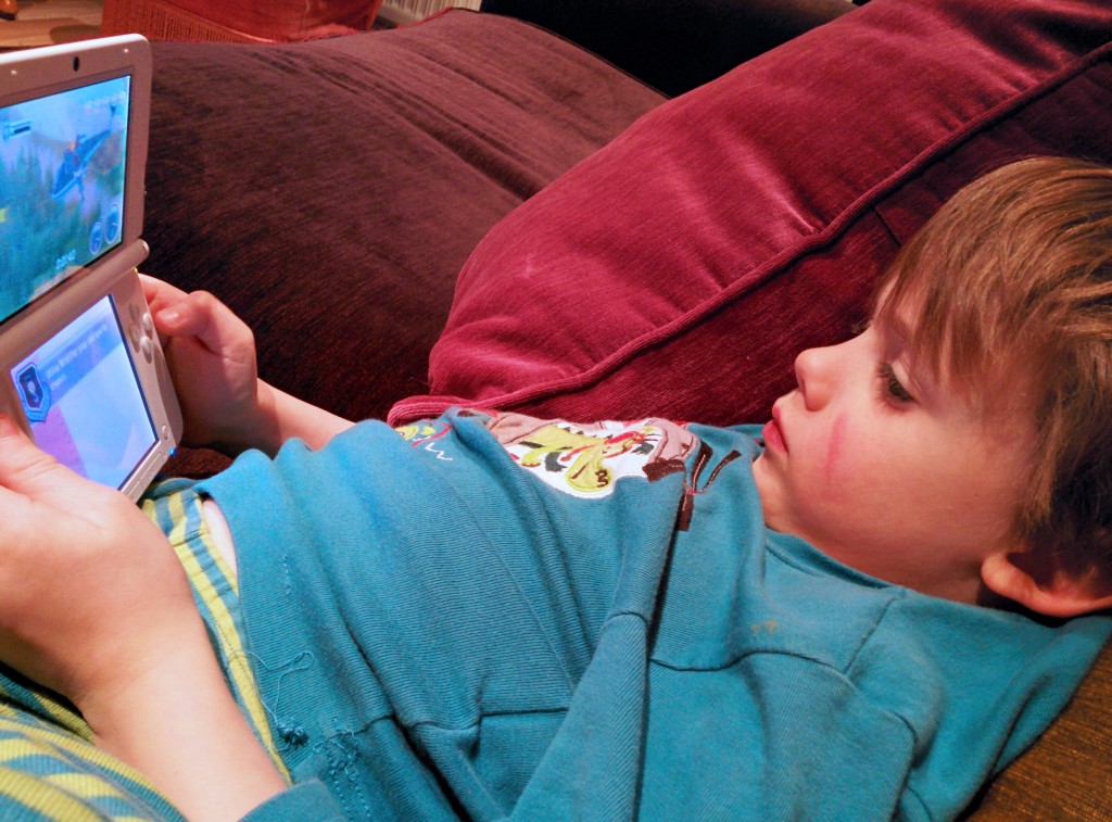 Charly joue à Planes 2 sur 3DS