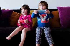 Alice & Juliette jouent à la WiiU