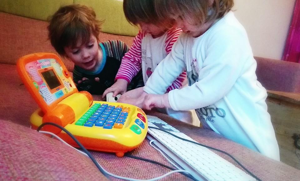 On bricole un ordinateur pour aller sur Internet (2014)