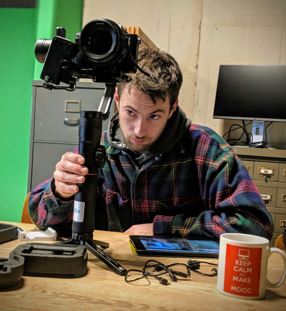 Mon collègue Sam découvrant le Sony A7rIII et le Zhinyun