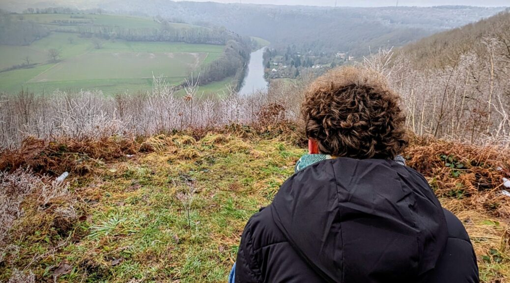 Après avoir passé plusieurs heures au Basket avec les filles, j'ai pris un petit moment avec mon grand Charly Martin pour découvrir son petit coin secret, non loin de chez nous. De quoi profiter de cette belle forêt gelée.